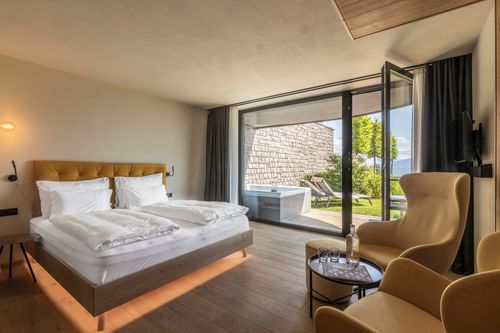 Übernachtung in der Whirlpool Suite für zwei Personen