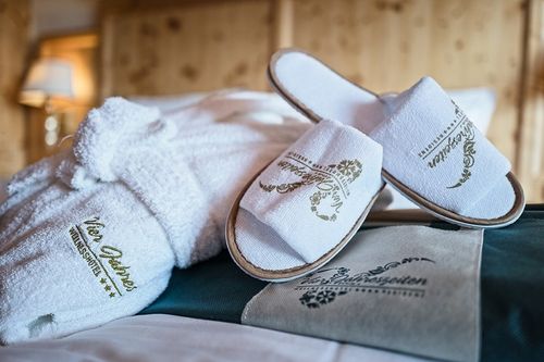 Pedicure con pediluvio e smalto