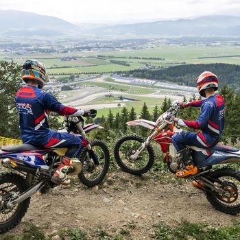 Enduro Training mit gestelltem KTM Enduro Bike