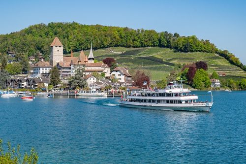 Schloss Spiez - Frühstück und Schifffahrt 1. Klasse